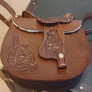 Saddle purse